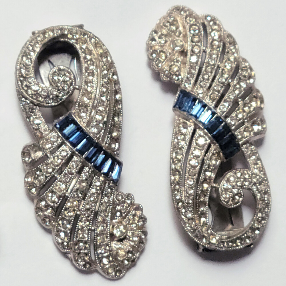 Costume jewelry - rhinestone brooch